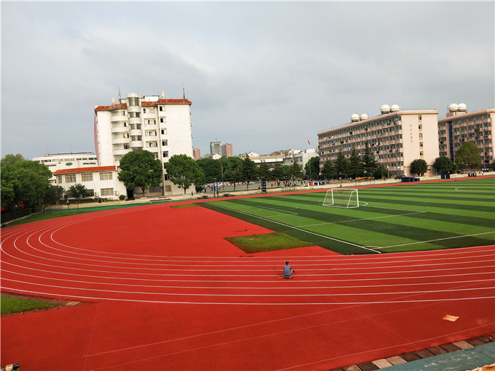 塑膠跑道半場